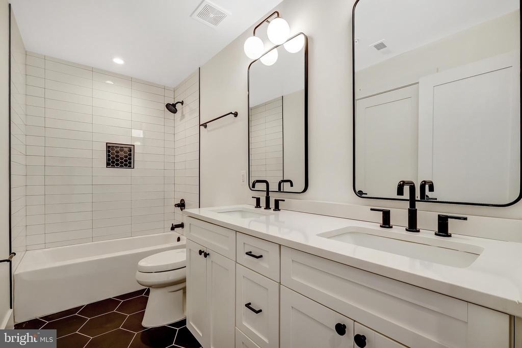 2121 3rd Street Ne - Photo 8