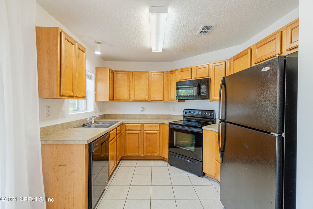 1630 Vineland Circle - Photo 15