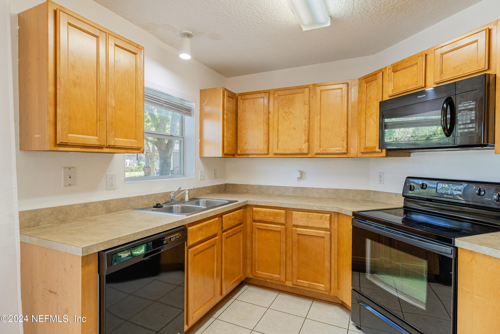 1630 Vineland Circle - Photo 16