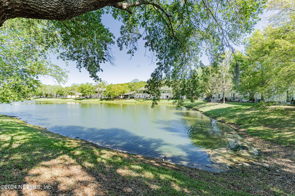 1630 Vineland Circle - Photo 2