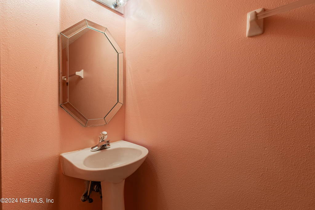 1630 Vineland Circle - Photo 10