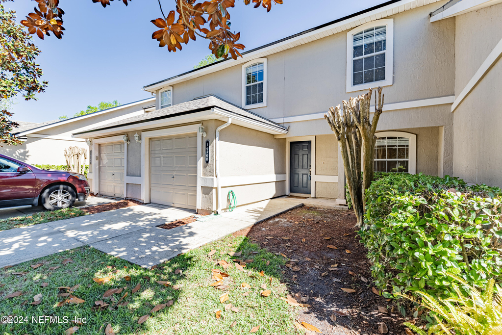 1630 Vineland Circle - Photo 0