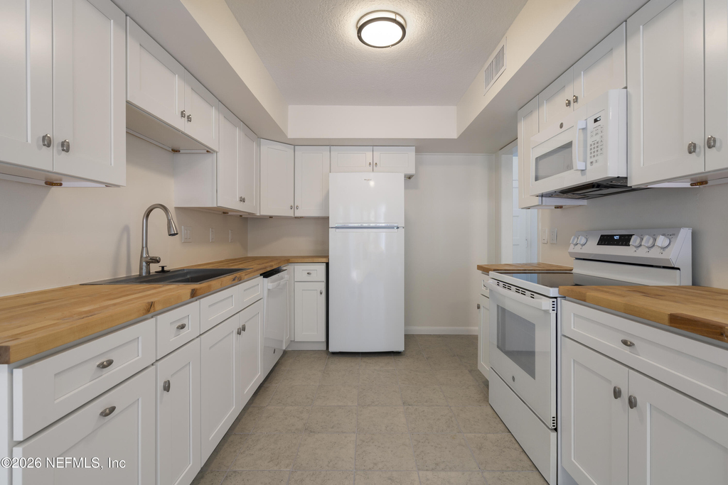 9787 Sawgrass Drive E - Photo 5