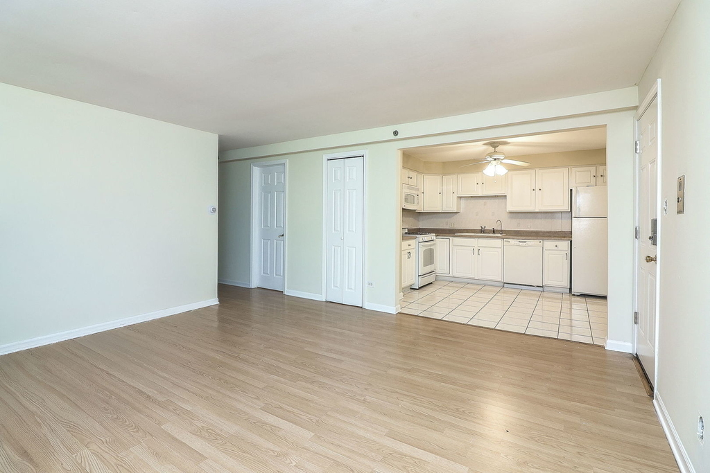 6708 W 107th Street - Photo 3