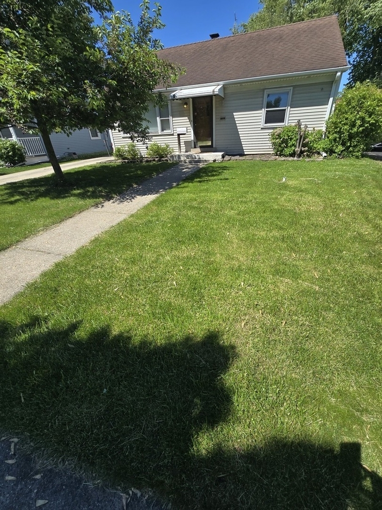 1436 Beach Avenue - Photo 0
