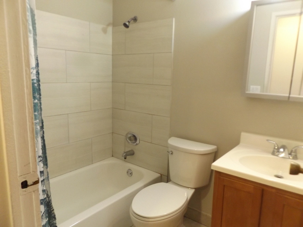 710 W Huntington Commons Road - Photo 5