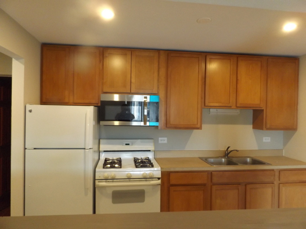 710 W Huntington Commons Road - Photo 8