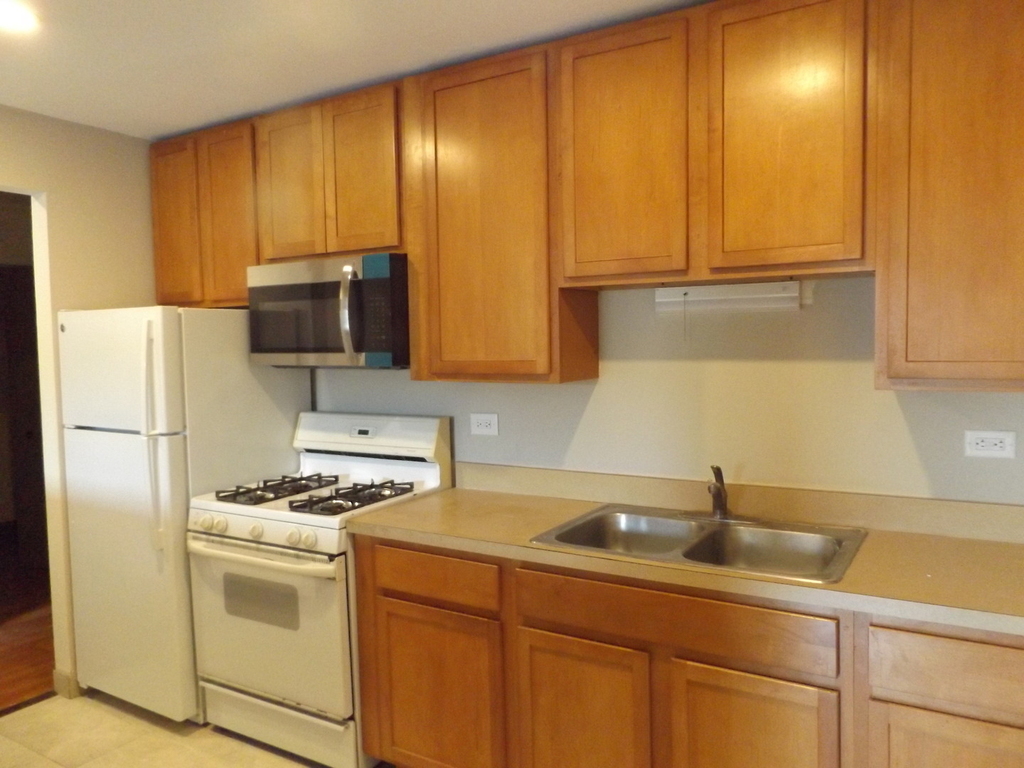 710 W Huntington Commons Road - Photo 9
