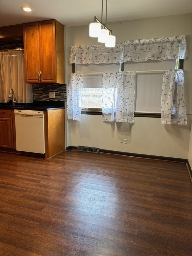851 N Northwest Highway - Photo 5