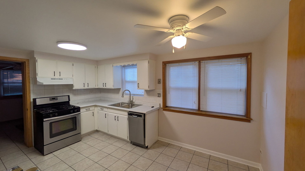 5543 W Edmunds Street - Photo 2