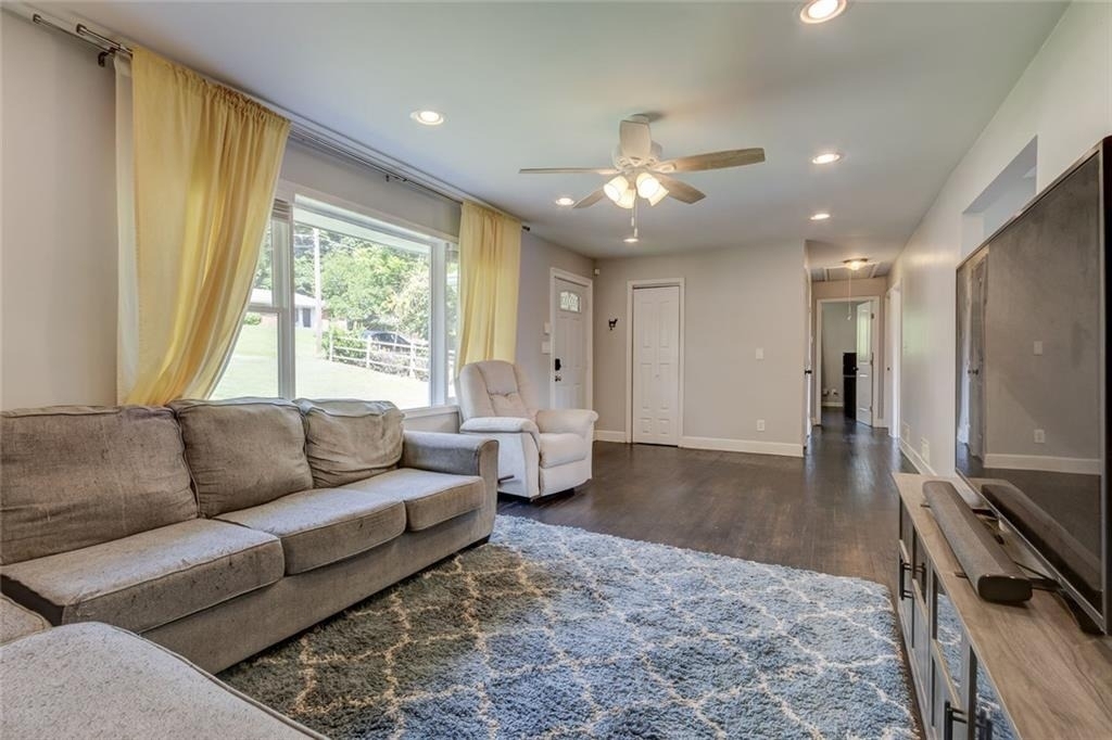 1848 Winthrop Drive Se - Photo 3