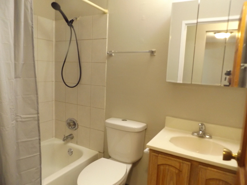 710 W Huntington Commons Road - Photo 3