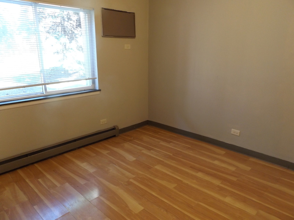 710 W Huntington Commons Road - Photo 5