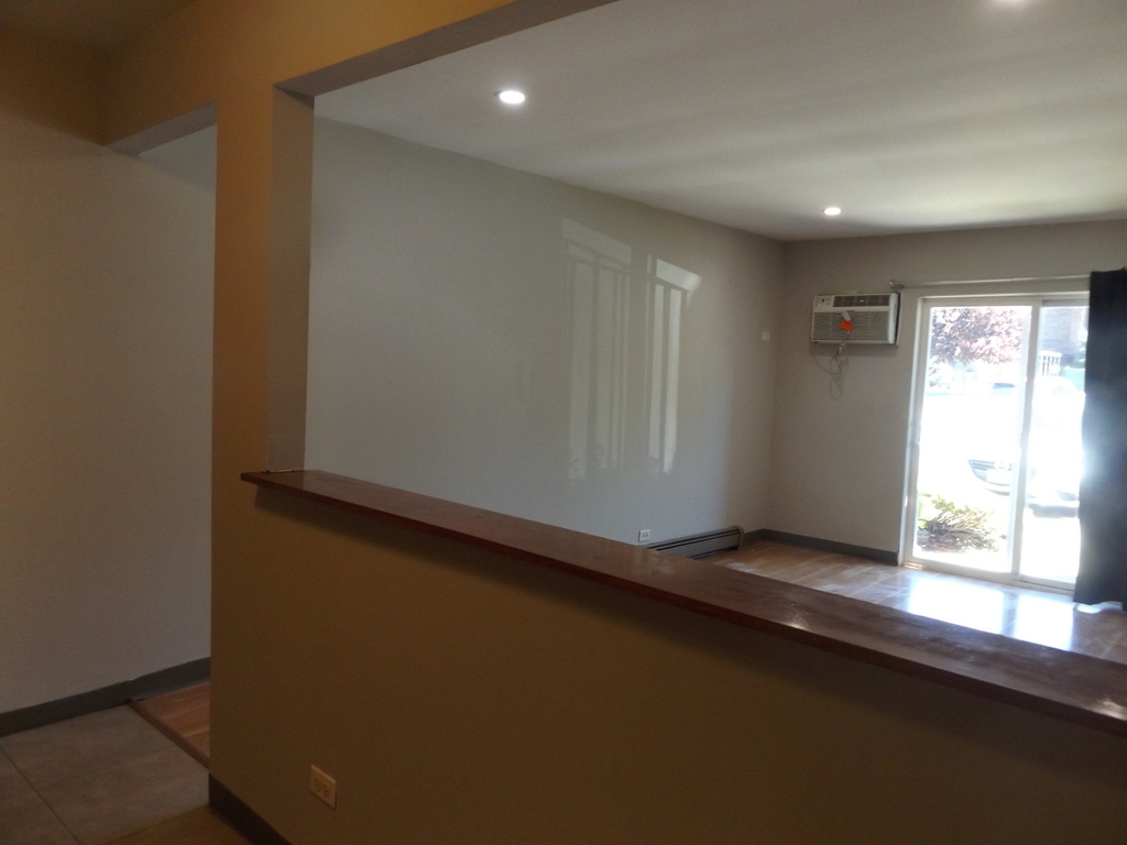 710 W Huntington Commons Road - Photo 2