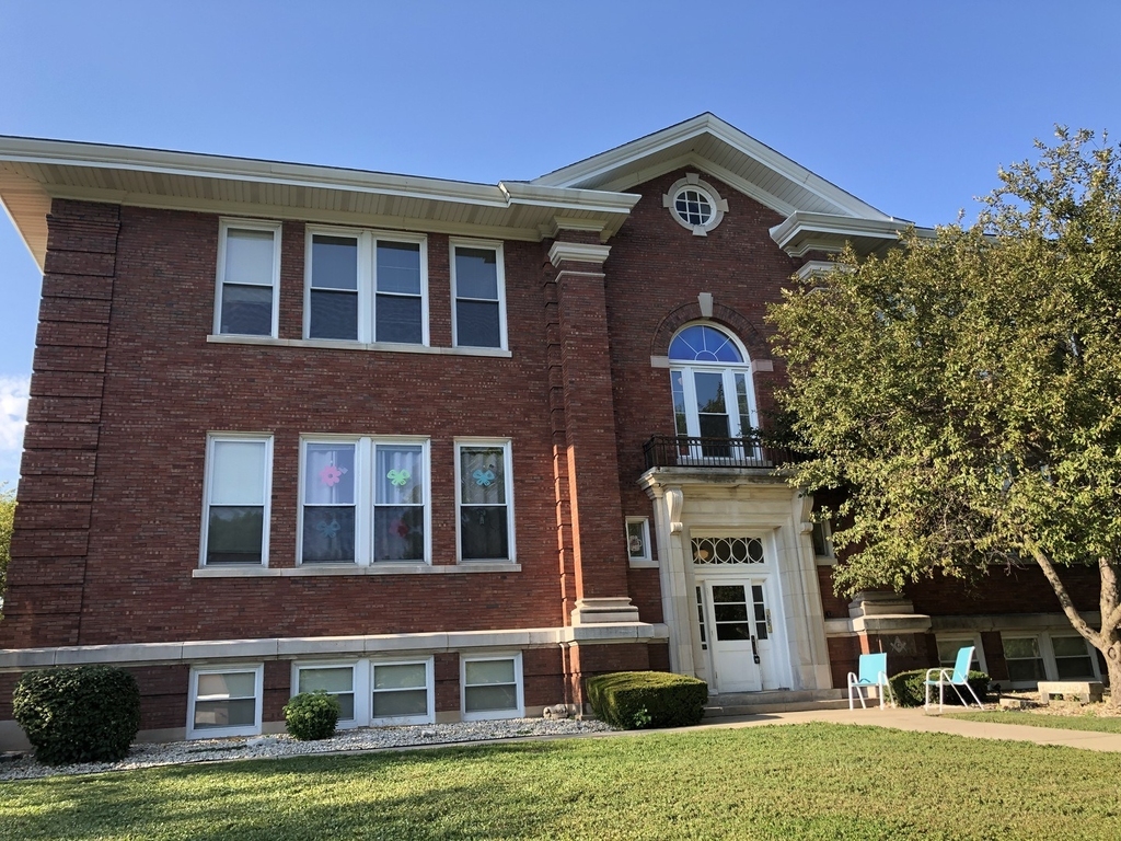 730 N Seminary Avenue - Photo 0