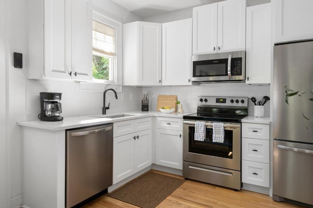 1054 Euclid Avenue Ne - Photo 7
