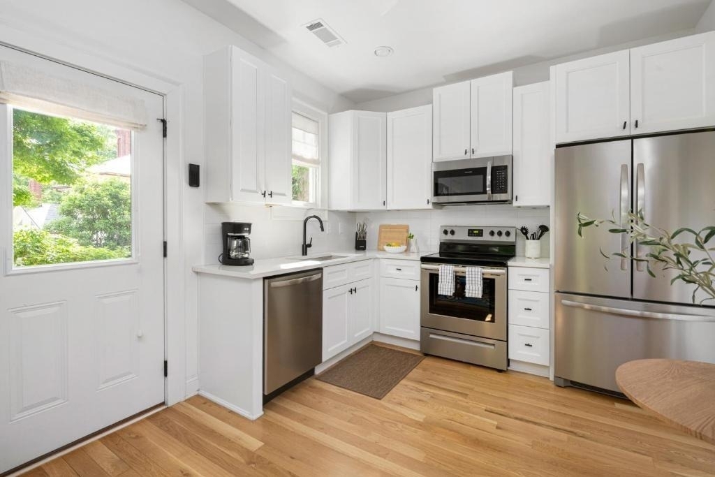 1054 Euclid Avenue Ne - Photo 8