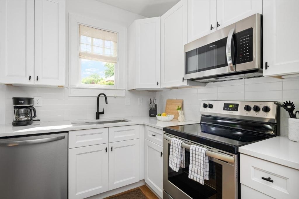 1054 Euclid Avenue Ne - Photo 11