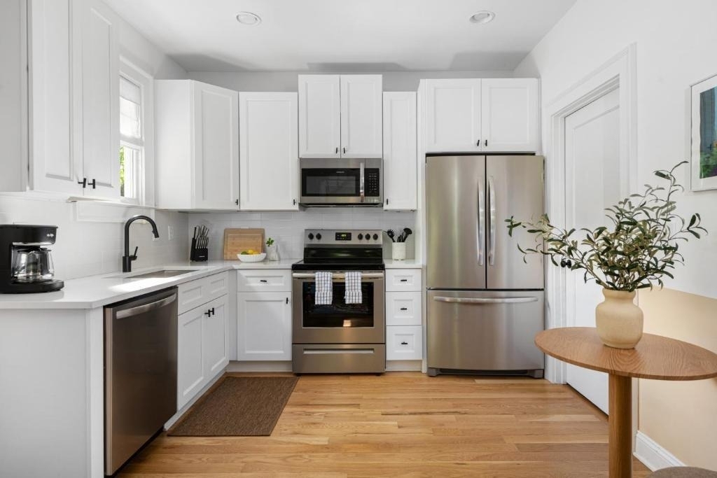 1054 Euclid Avenue Ne - Photo 9