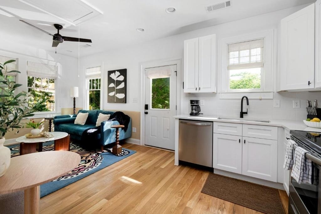 1054 Euclid Avenue Ne - Photo 1