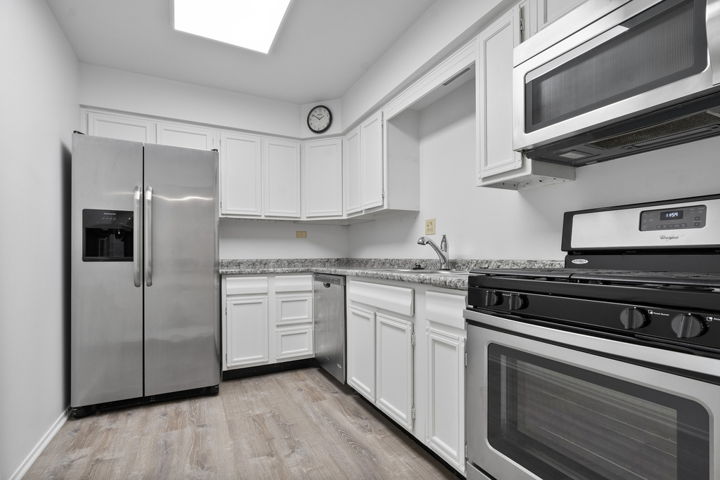 1250 Park Avenue W - Photo 5