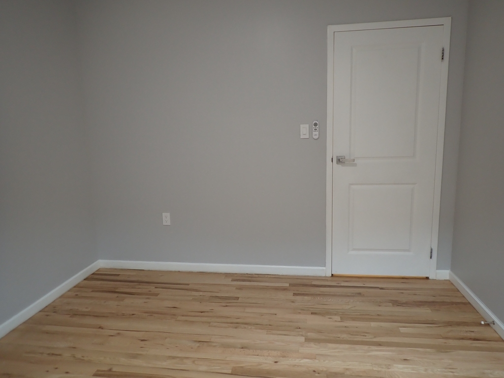 982 Dumont Avenue - Photo 10