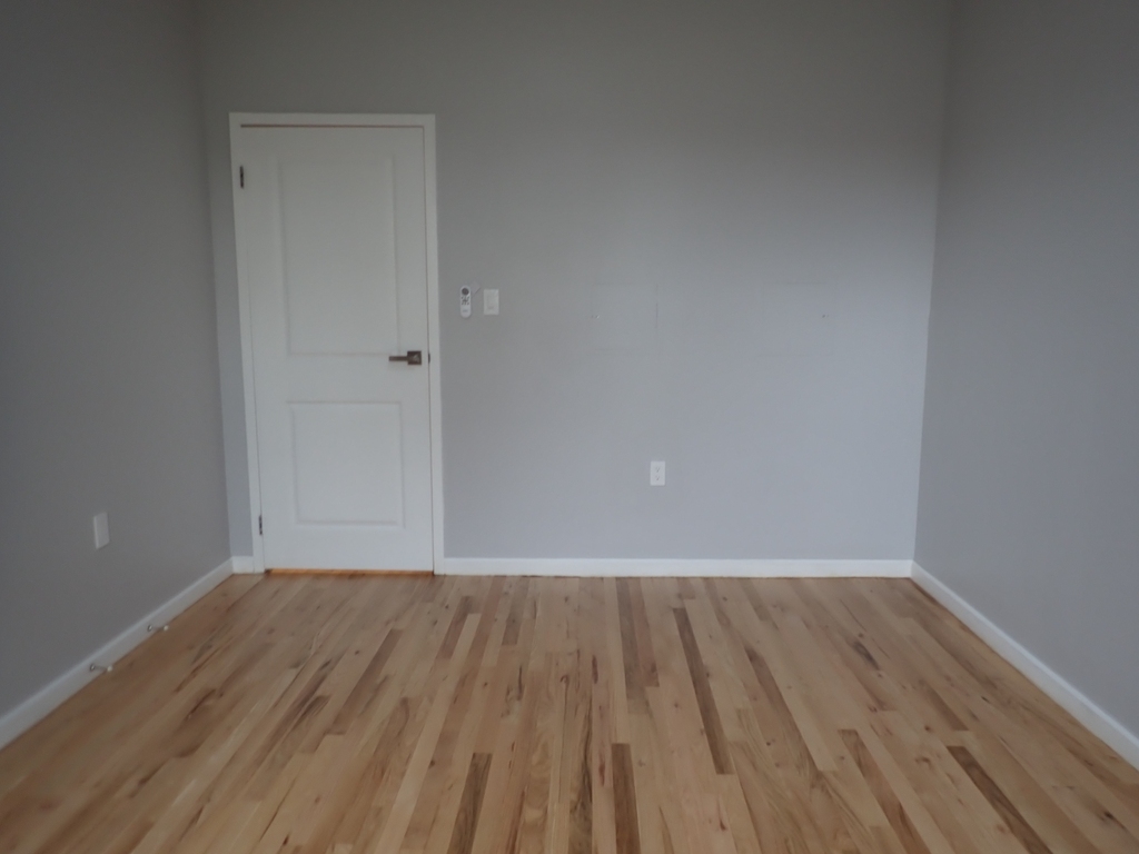 982 Dumont Avenue - Photo 8