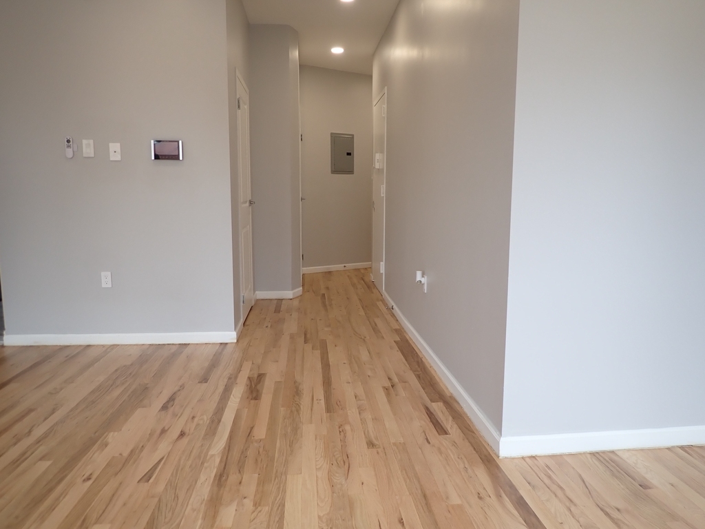 982 Dumont Avenue - Photo 4