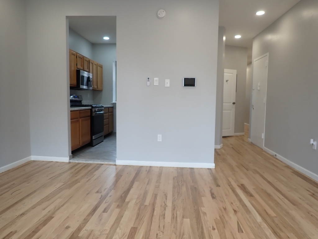 982 Dumont Avenue - Photo 3