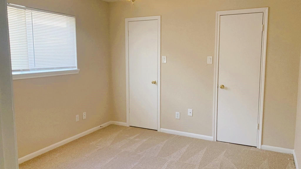 3730 Village Grove Drive - Photo 7