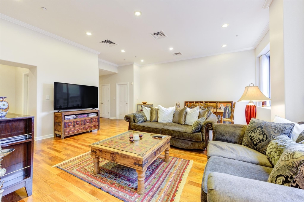 914 Main Street - Photo 3