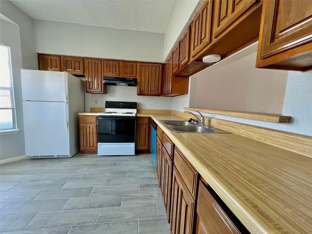 12400 Brookglade Circle - Photo 3