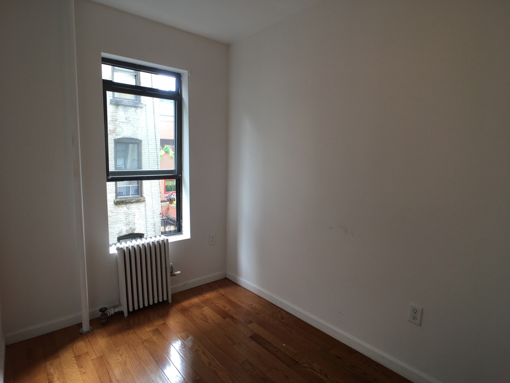 East 30th Street/Park Avenue S - Photo 3