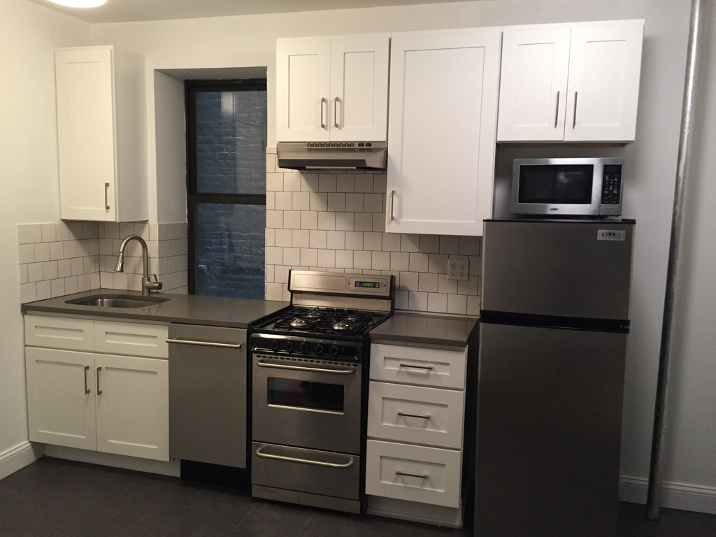 East 30th Street/Park Avenue S - Photo 1