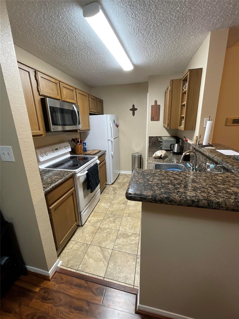 2121 Hepburn Street - Photo 5