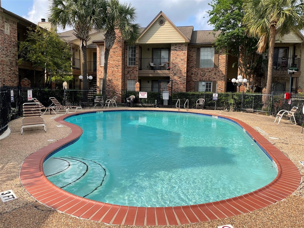 2121 Hepburn Street - Photo 2