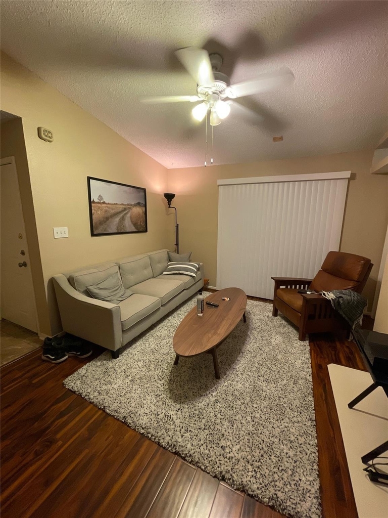 2121 Hepburn Street - Photo 4