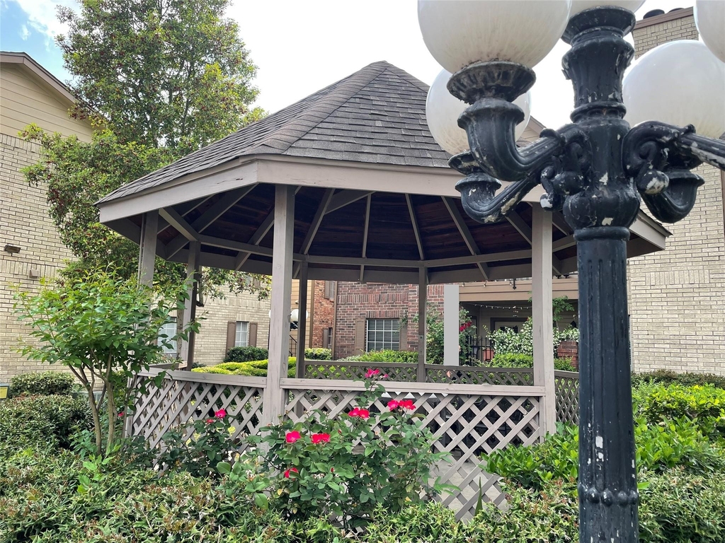 2121 Hepburn Street - Photo 3