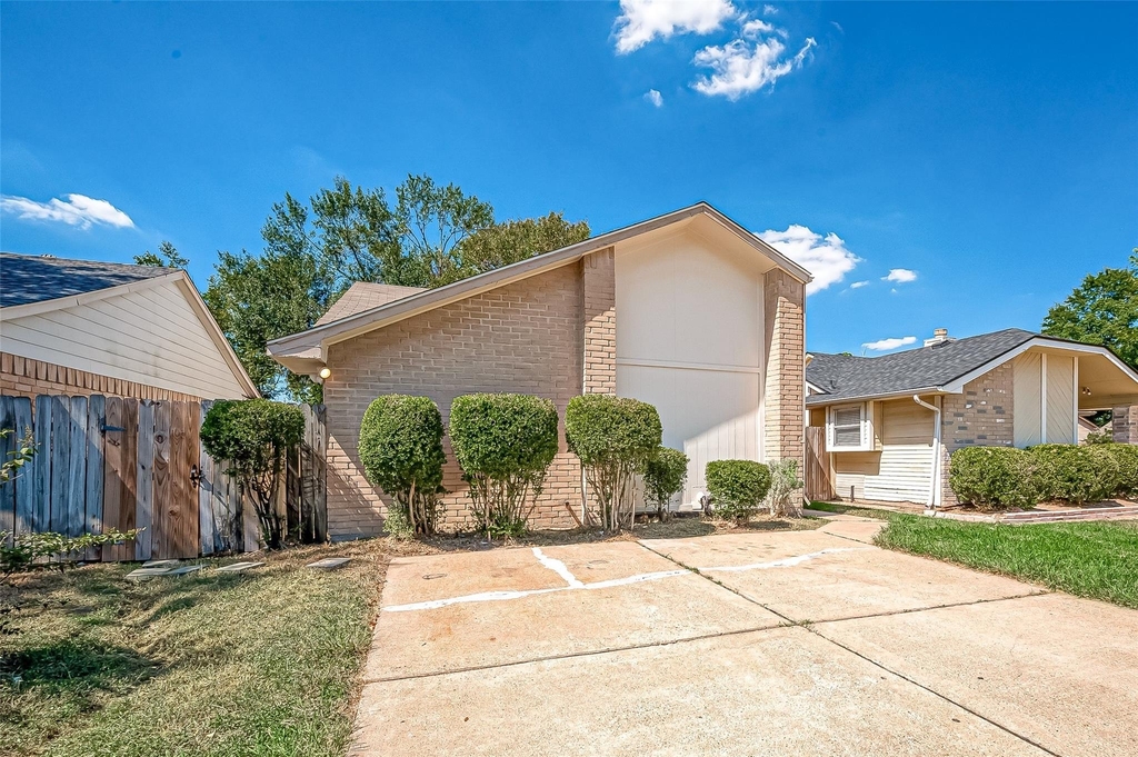 7111 Village Lake Drive - Photo 0