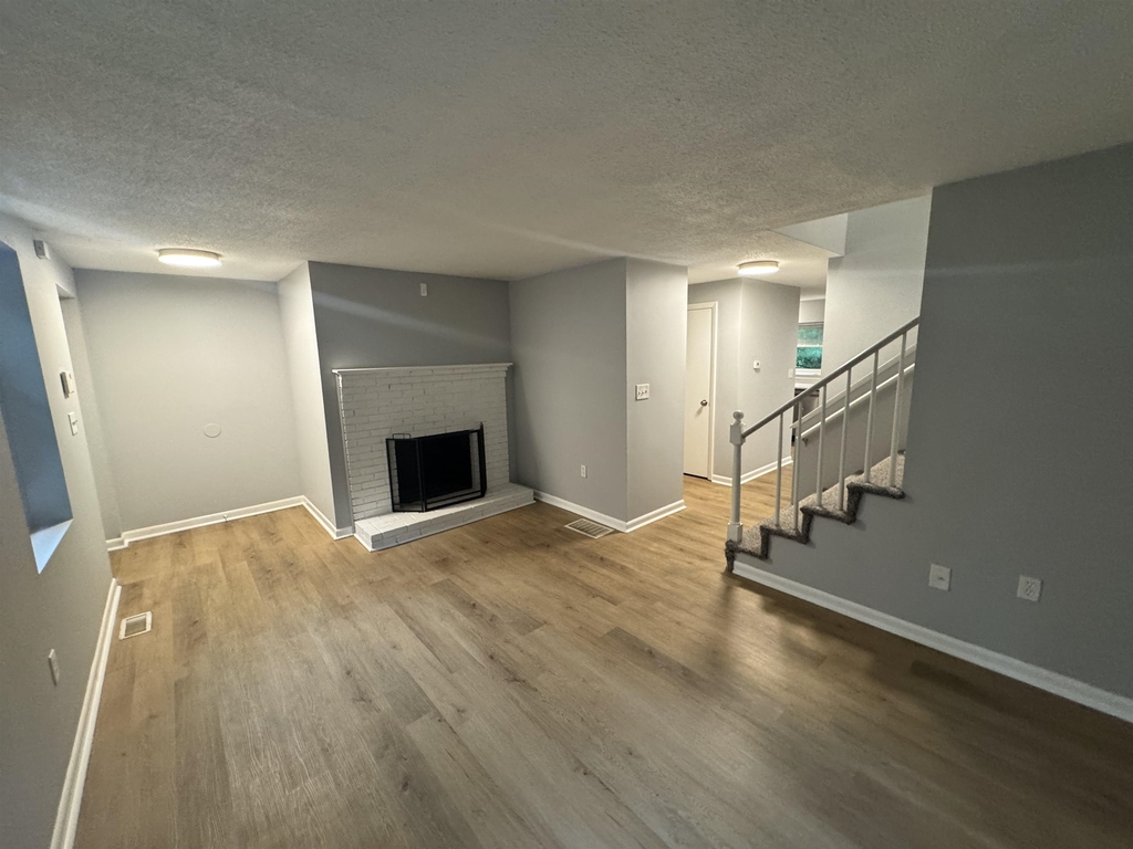 168 Central - Photo 13