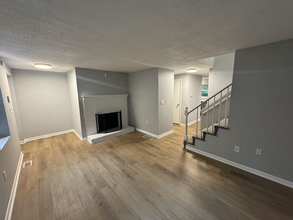 168 Central - Photo 18