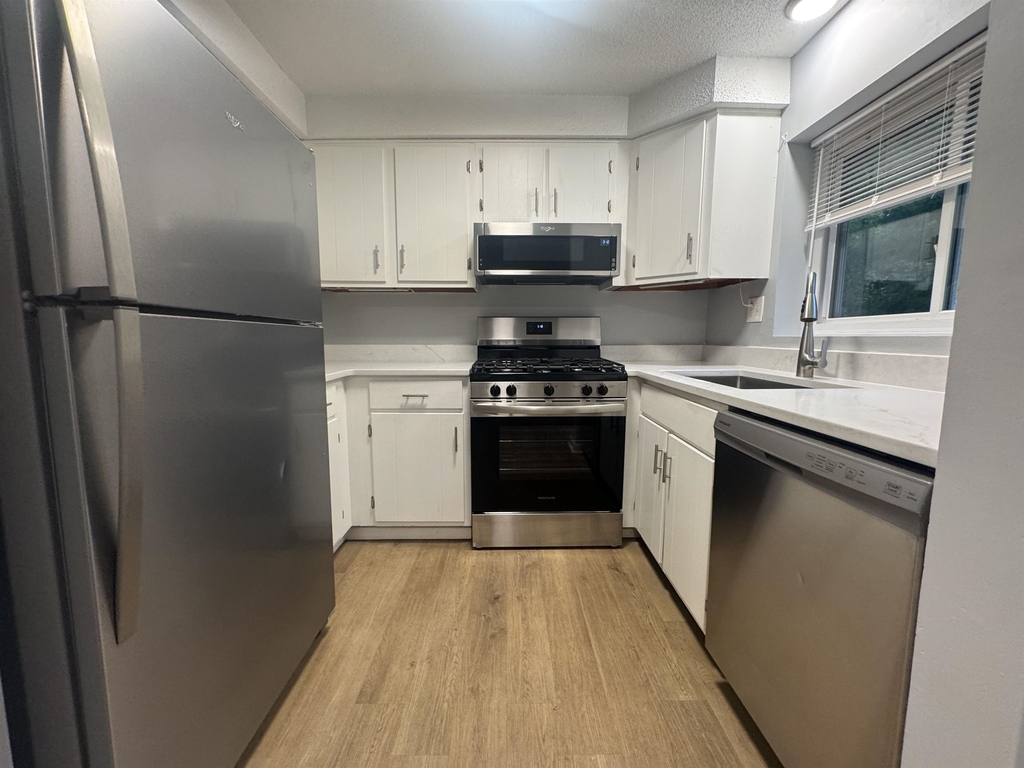168 Central - Photo 5