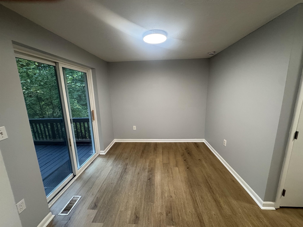 168 Central - Photo 20
