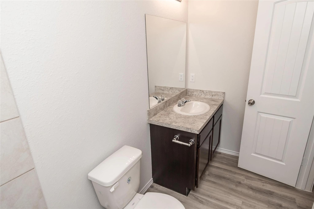 8722 Lar-ree Oaks Circle - Photo 5