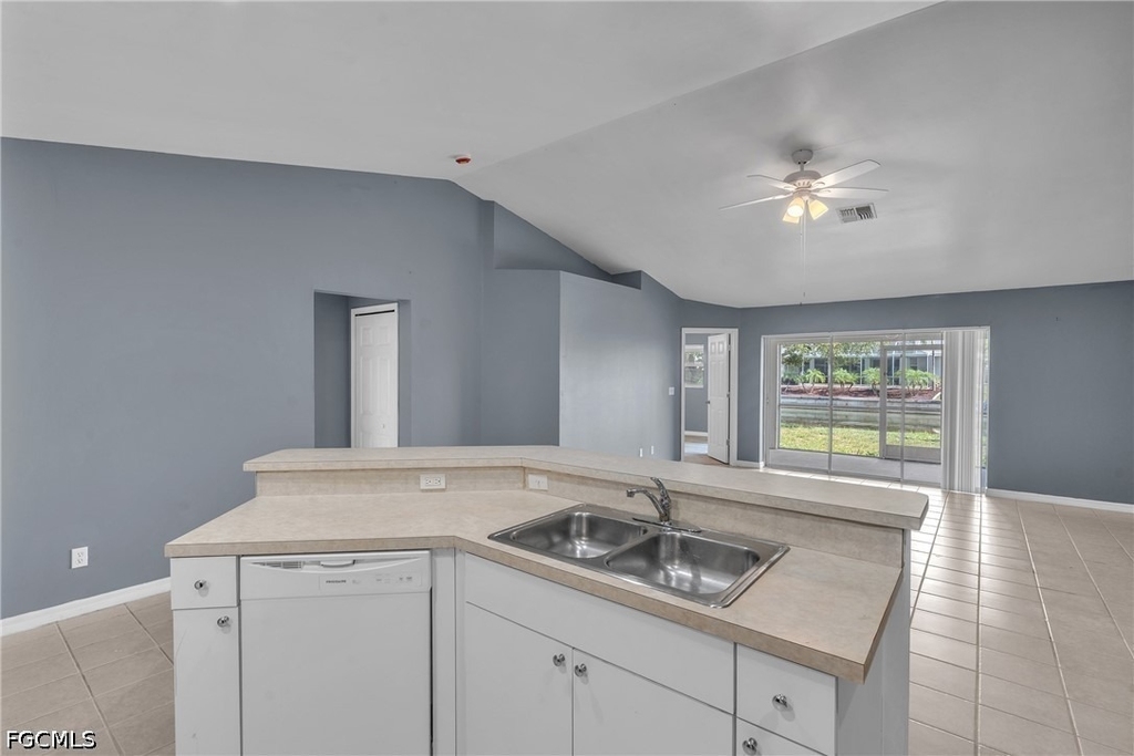 1245 Se 6th Street - Photo 10
