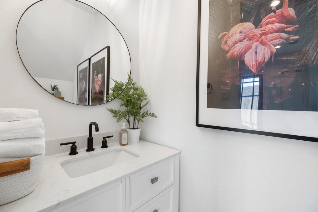 817 W 19th Street - Photo 8