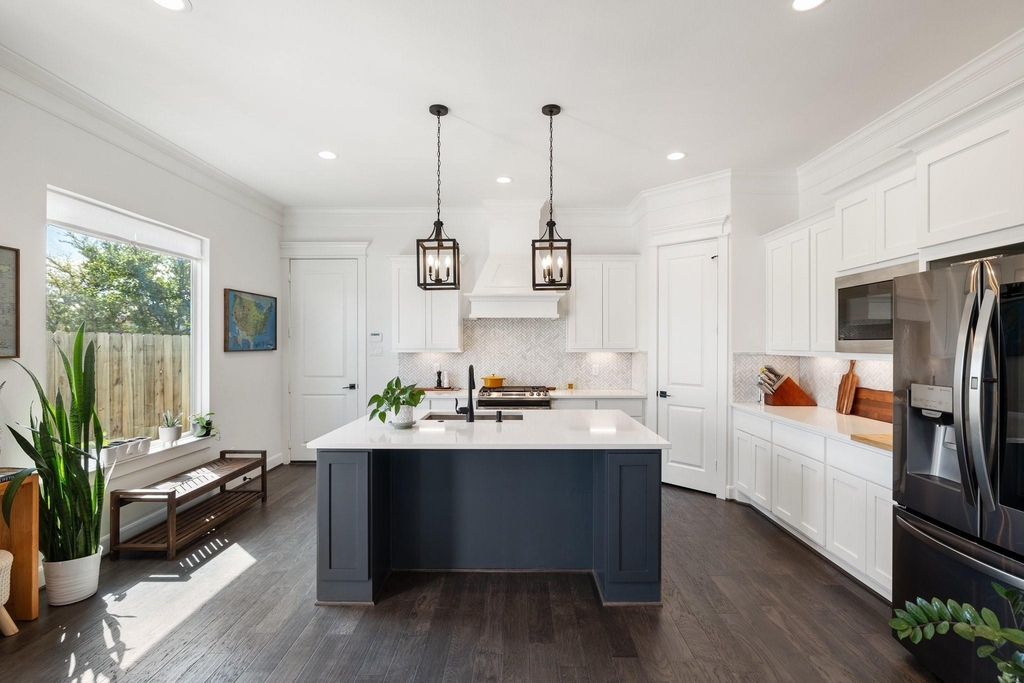 817 W 19th Street - Photo 3