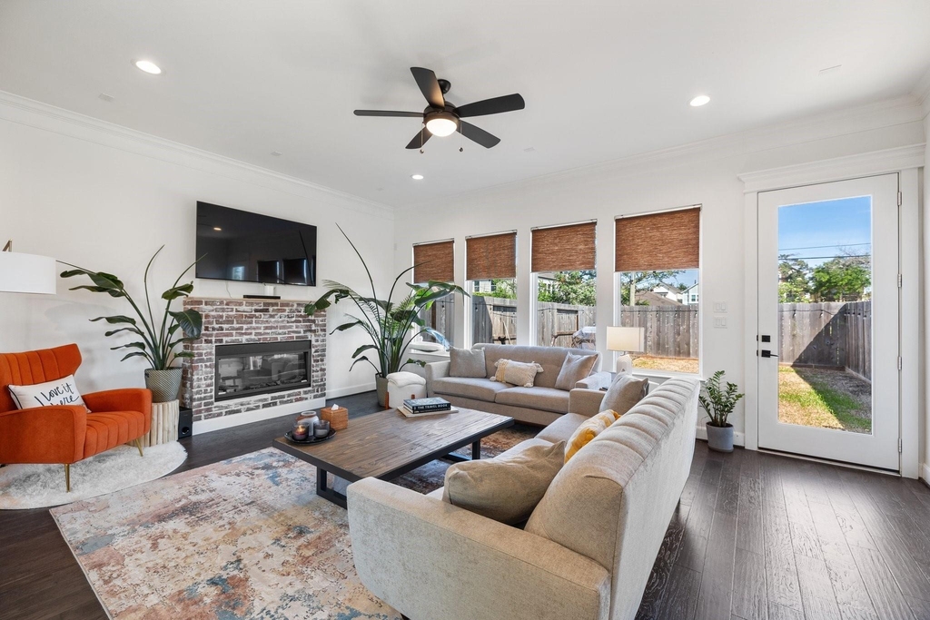 817 W 19th Street - Photo 9