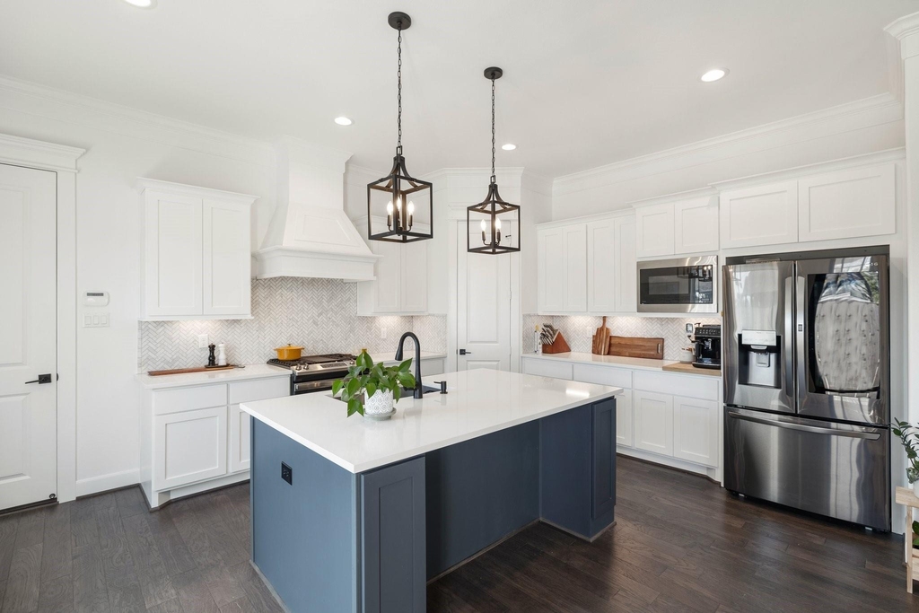 817 W 19th Street - Photo 4