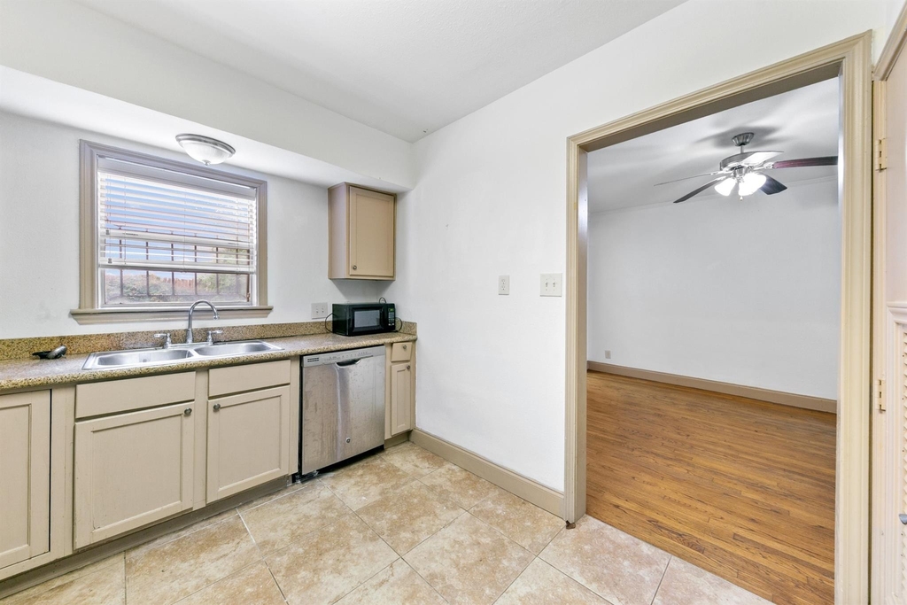 1821 Oakdale Street - Photo 13